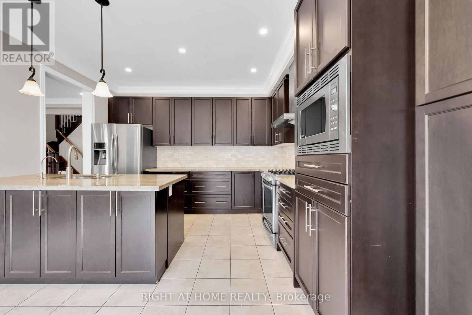 1445 LAURIER AVENUE Image 10