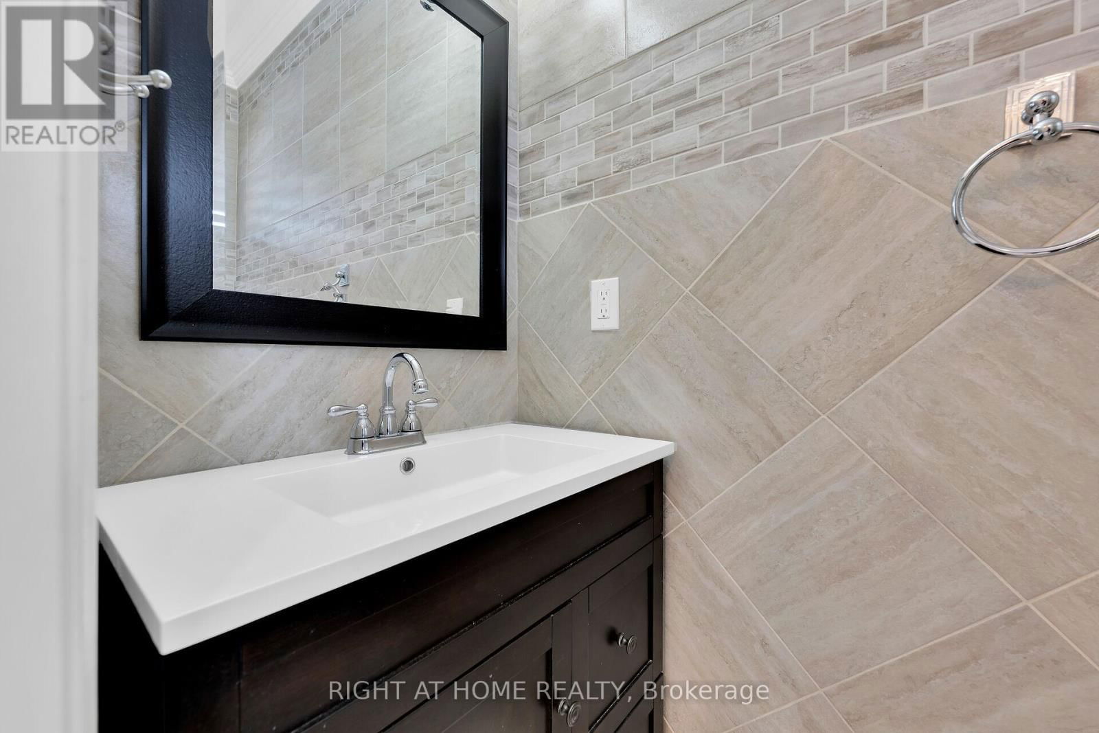 1445 LAURIER AVENUE Image 18