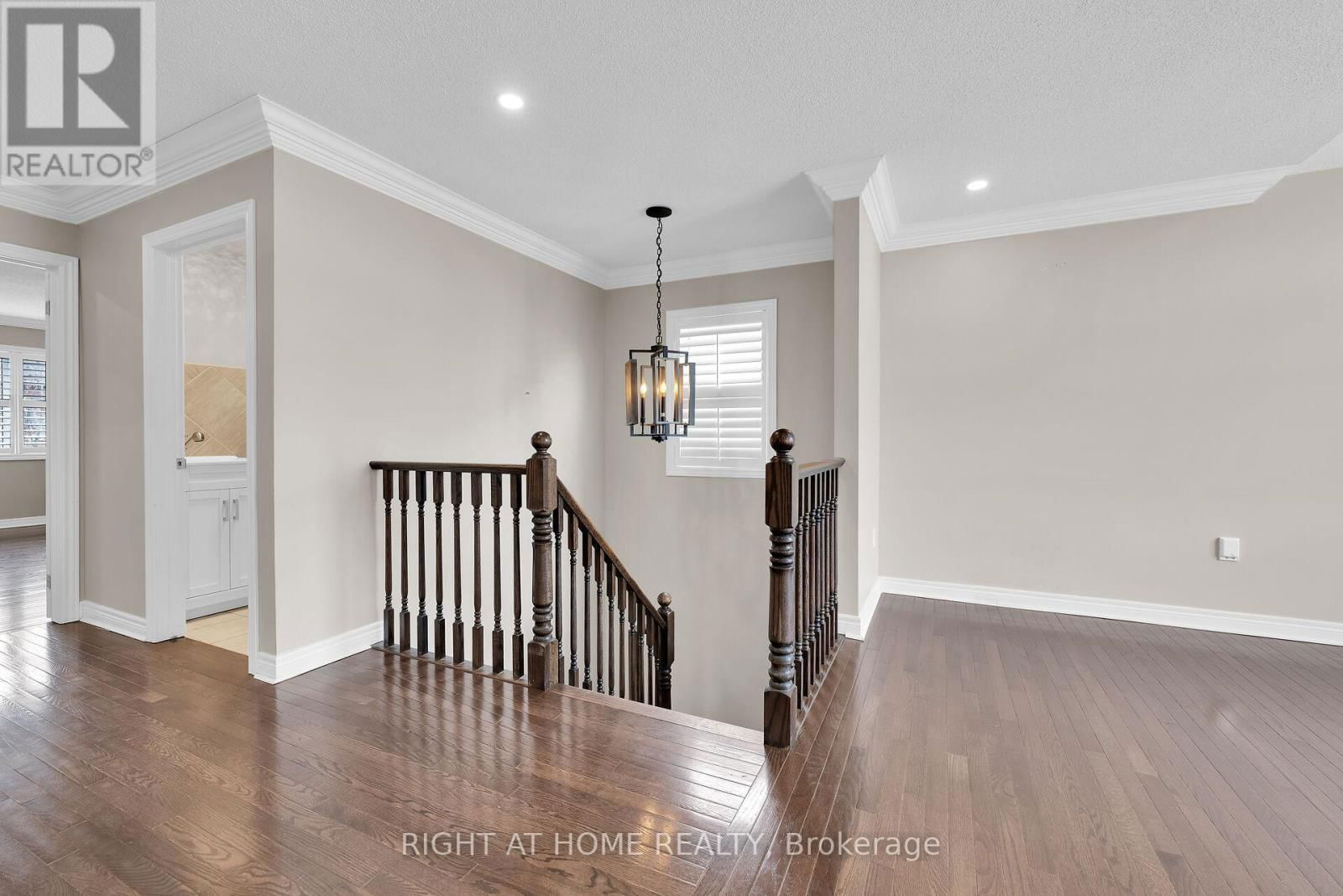 1445 LAURIER AVENUE Image 19