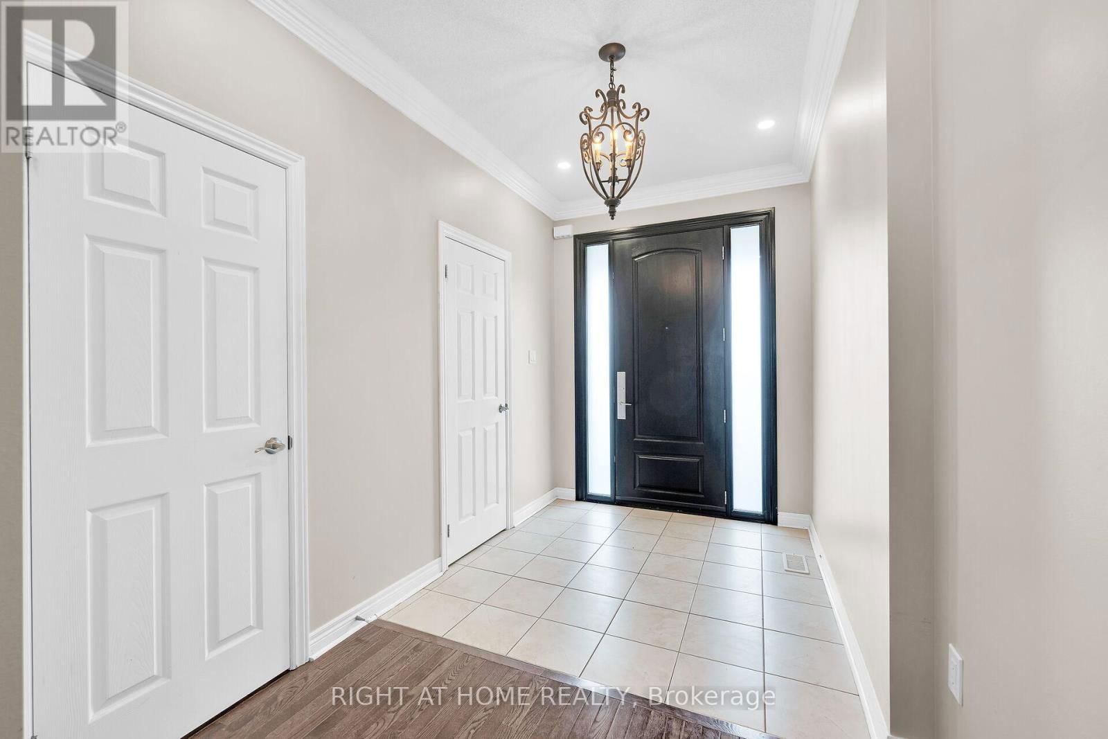 1445 LAURIER AVENUE Image 2