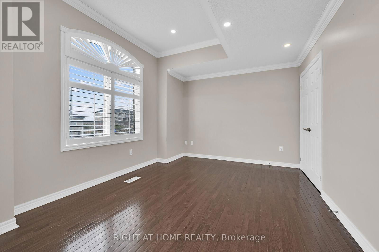 1445 LAURIER AVENUE Image 21