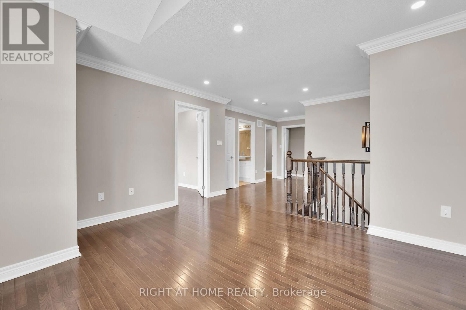 1445 LAURIER AVENUE Image 22