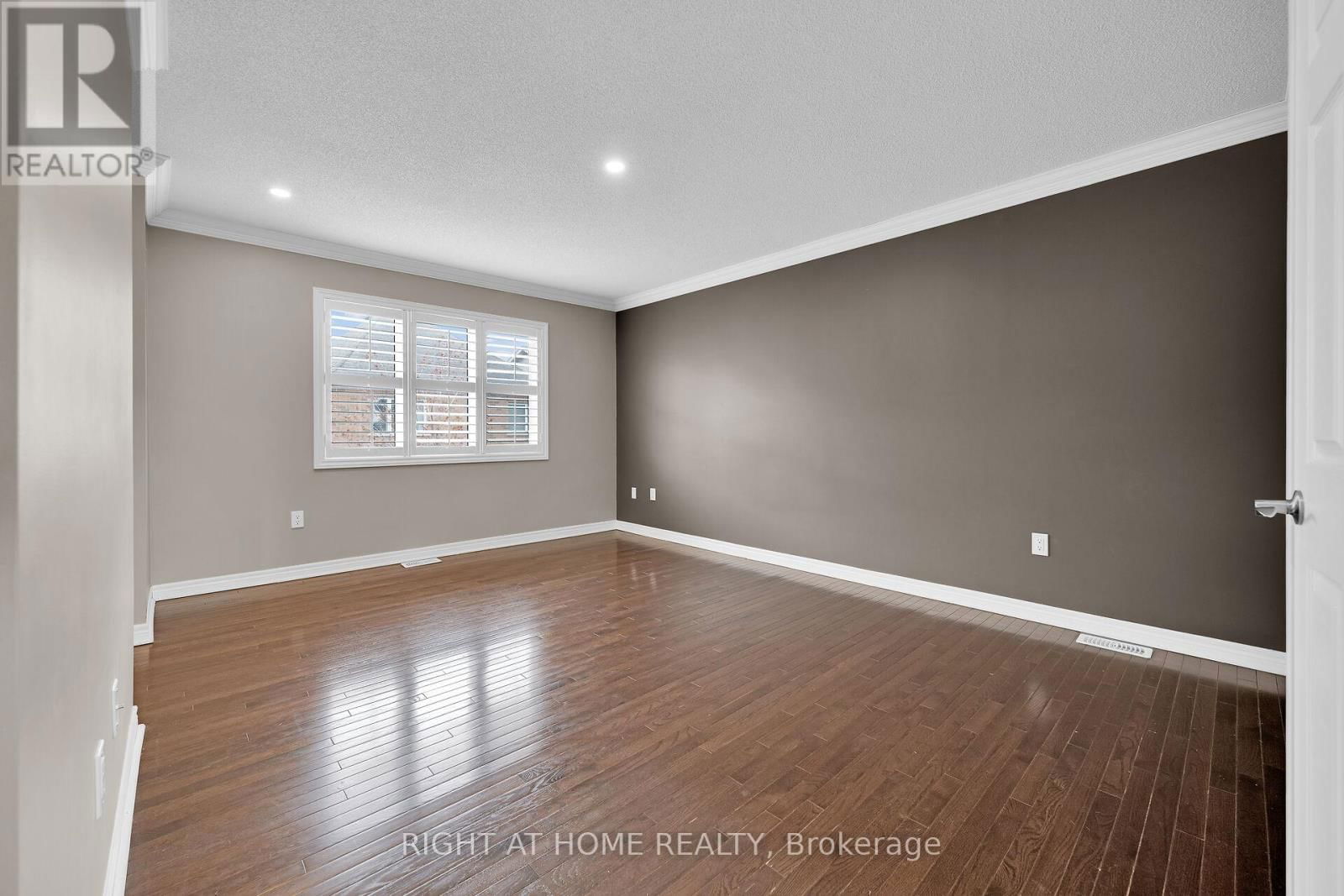 1445 LAURIER AVENUE Image 23