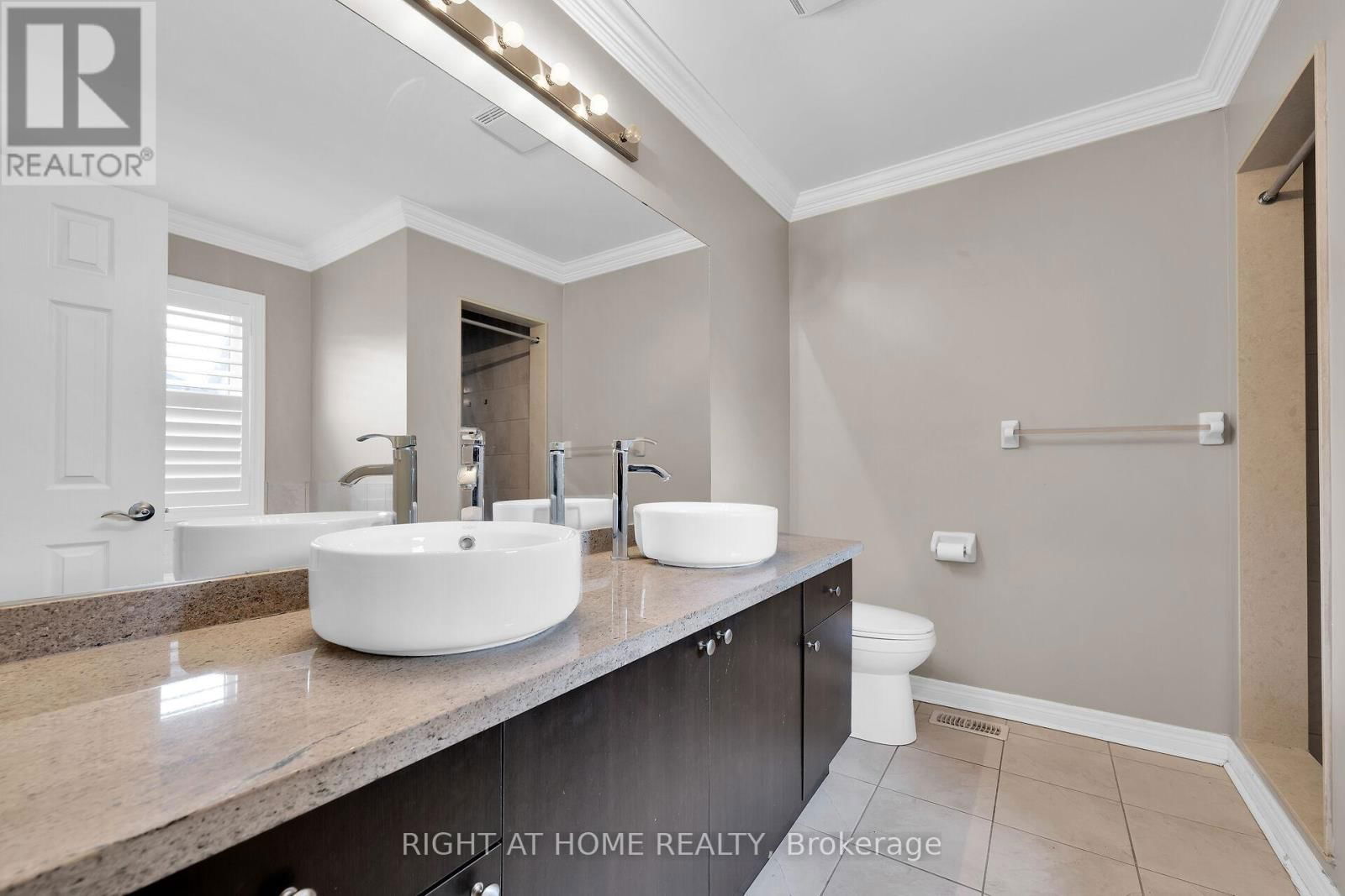 1445 LAURIER AVENUE Image 25