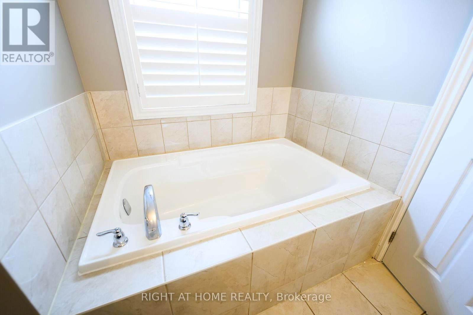 1445 LAURIER AVENUE Image 26