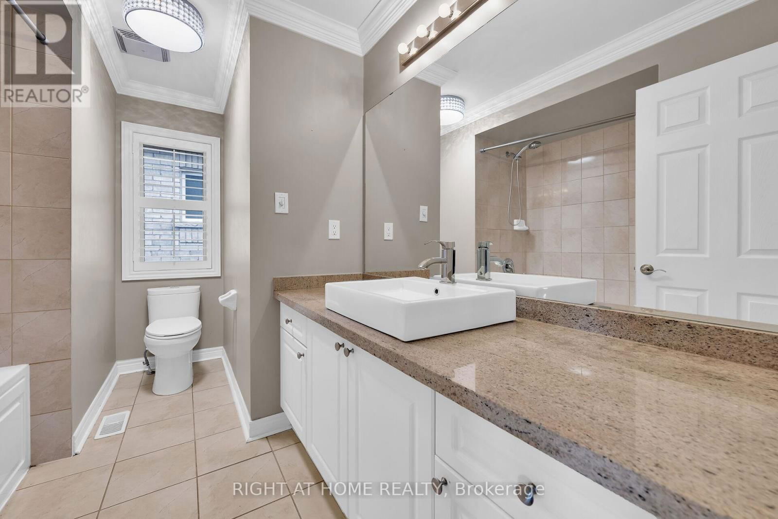 1445 LAURIER AVENUE Image 28
