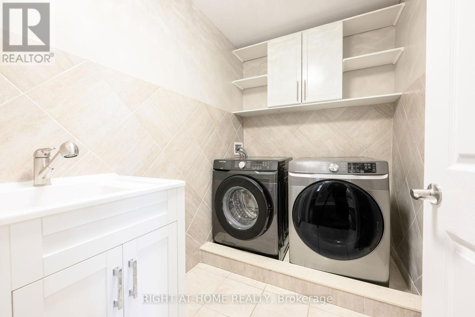 1445 LAURIER AVENUE Image 29