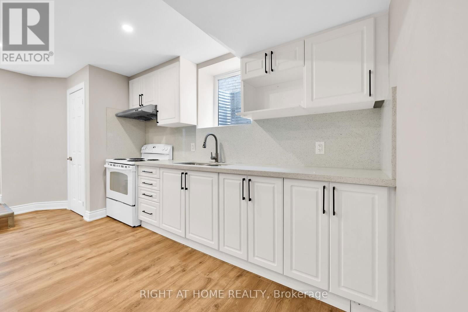 1445 LAURIER AVENUE Image 31