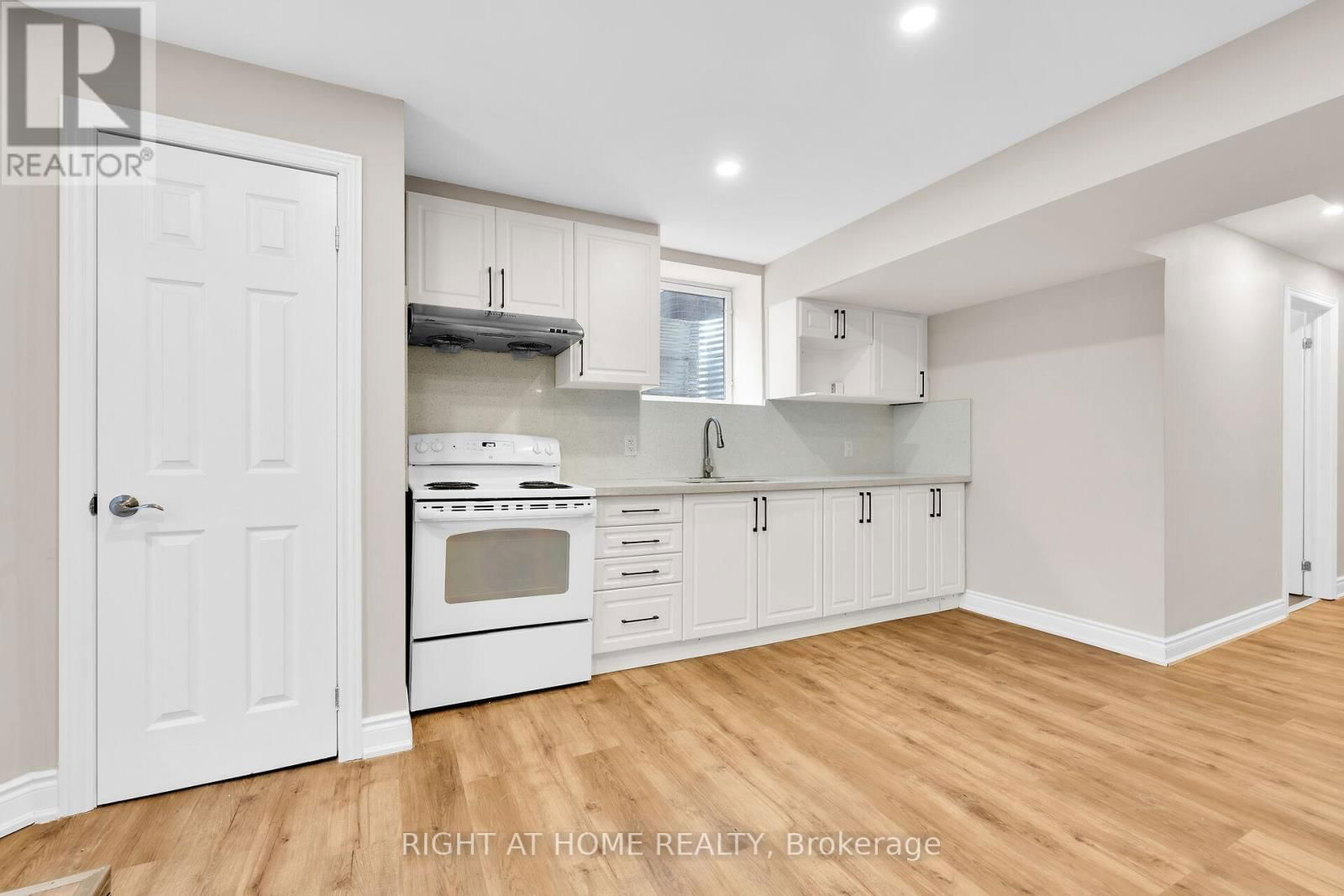 1445 LAURIER AVENUE Image 32