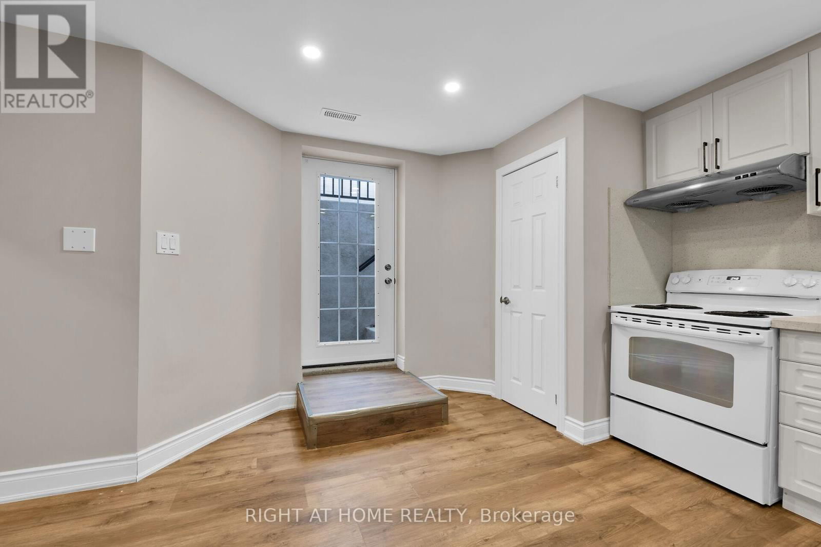 1445 LAURIER AVENUE Image 33
