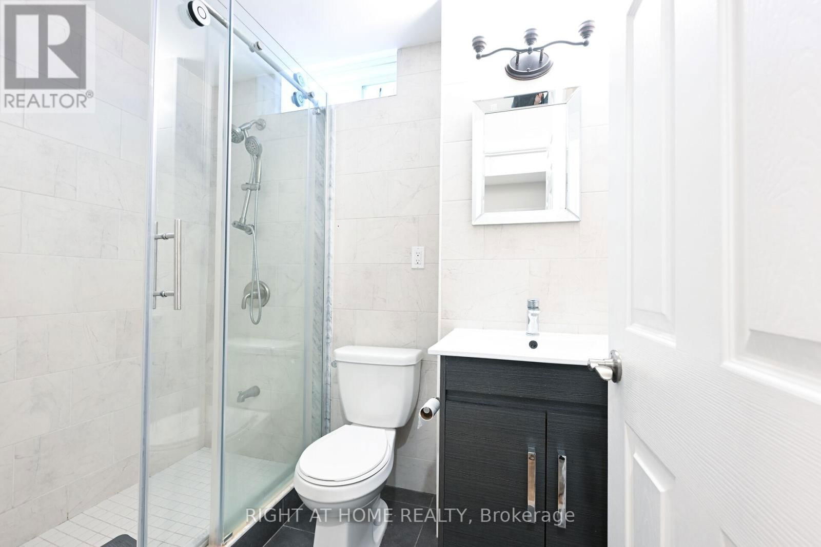 1445 LAURIER AVENUE Image 35