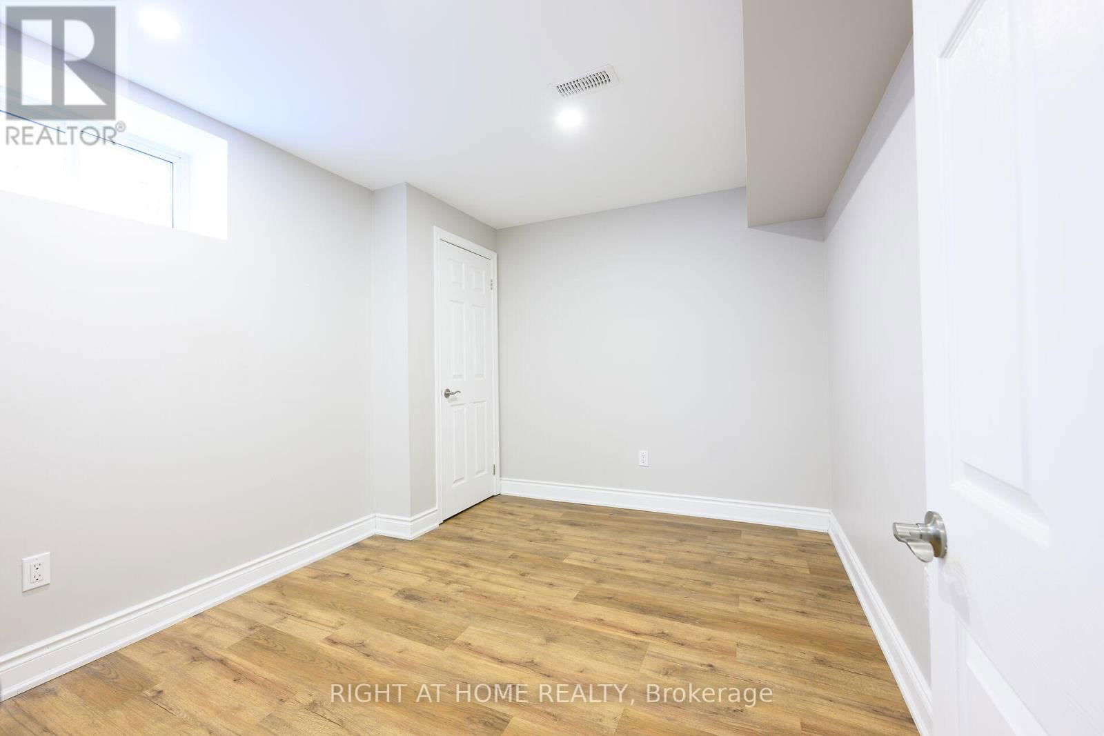 1445 LAURIER AVENUE Image 36