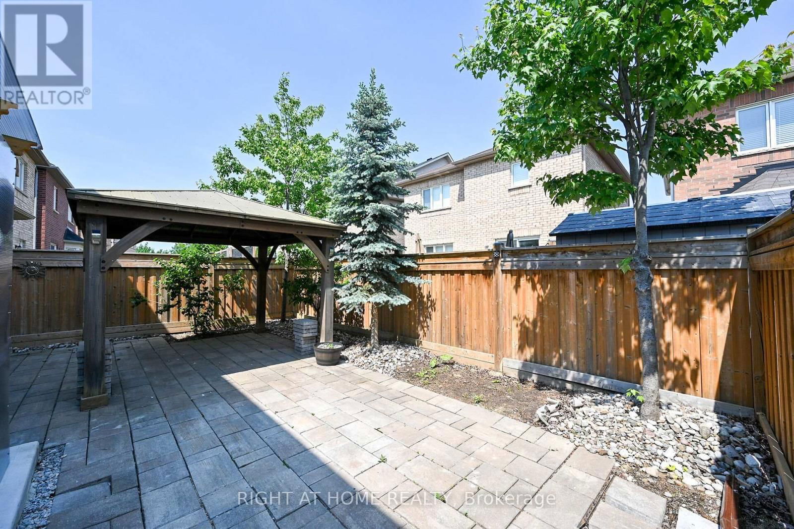 1445 LAURIER AVENUE Image 39