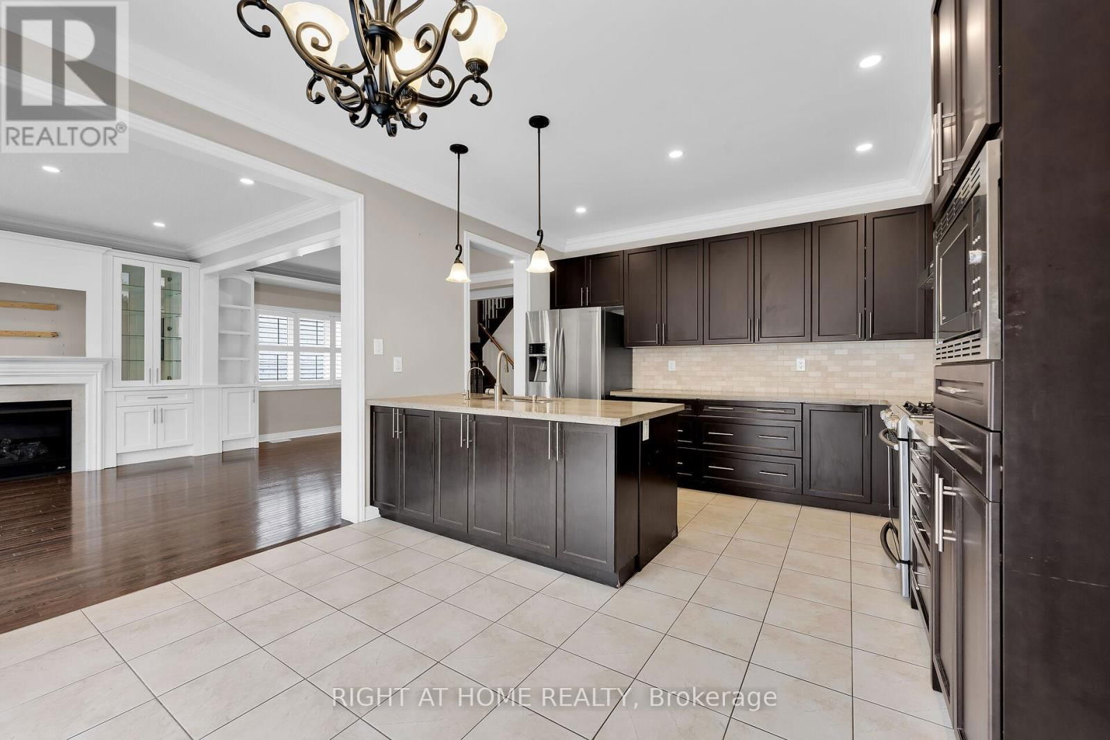 1445 LAURIER AVENUE Image 4