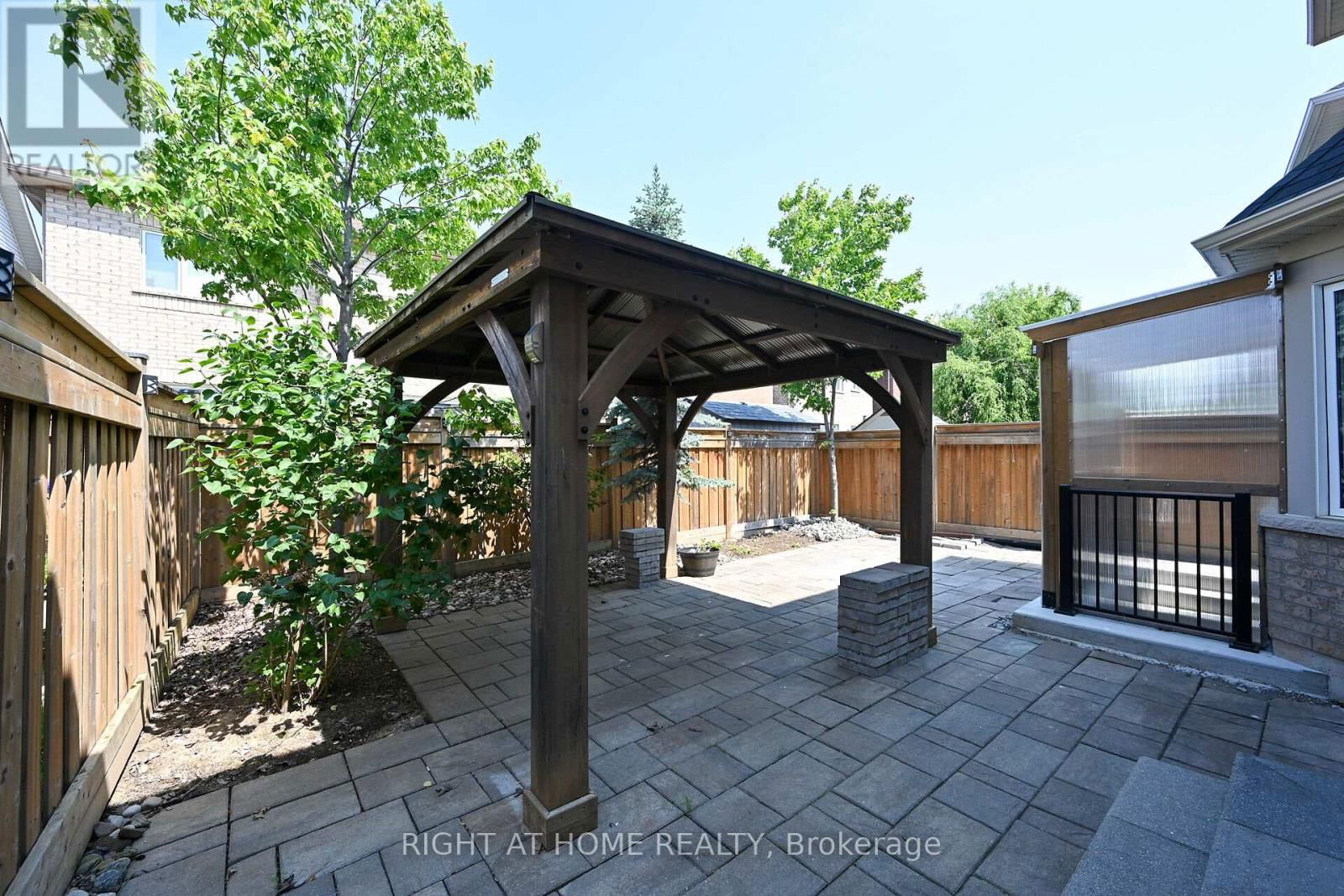 1445 LAURIER AVENUE Image 41