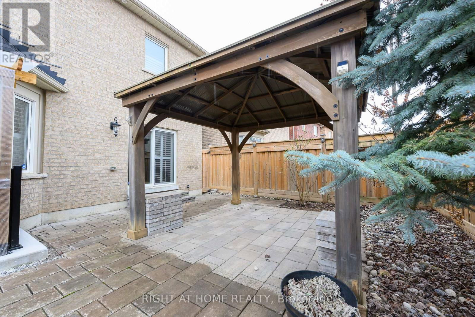 1445 LAURIER AVENUE Image 42