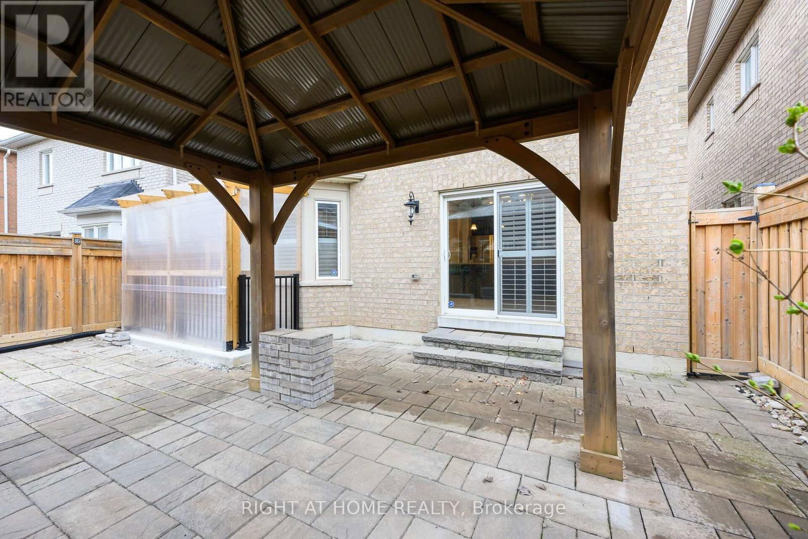 1445 LAURIER AVENUE Image 43