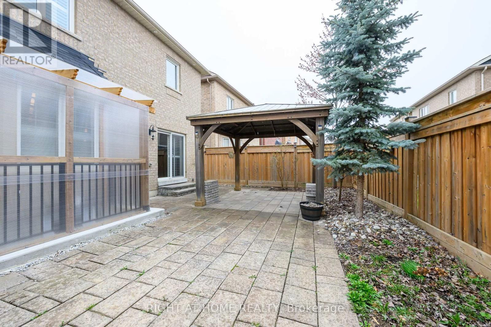 1445 LAURIER AVENUE Image 44