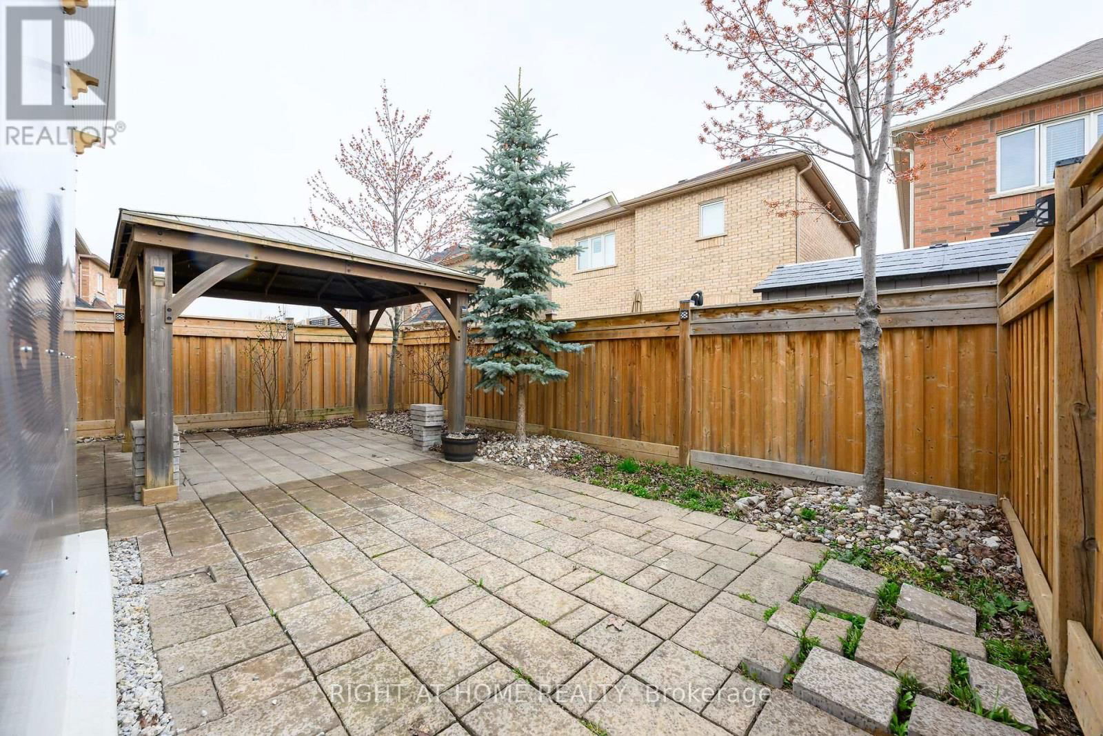 1445 LAURIER AVENUE Image 47