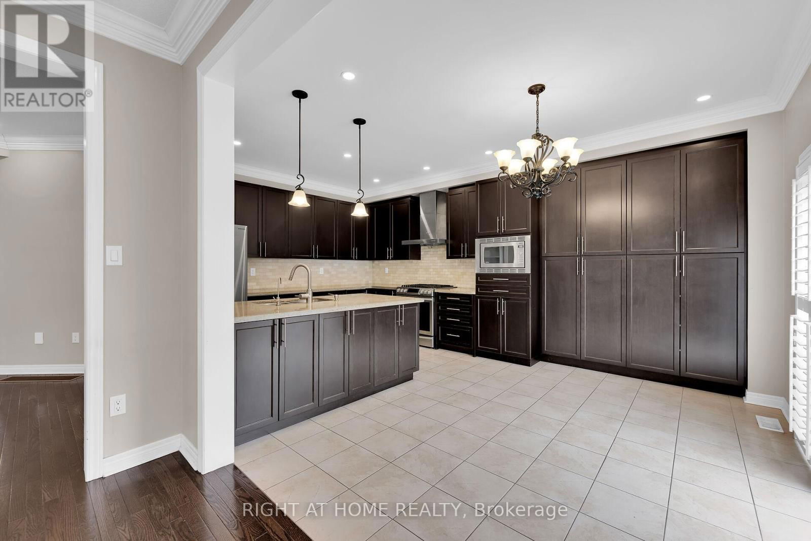 1445 LAURIER AVENUE Image 5