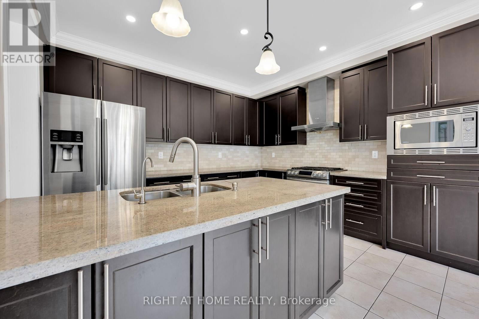 1445 LAURIER AVENUE Image 6