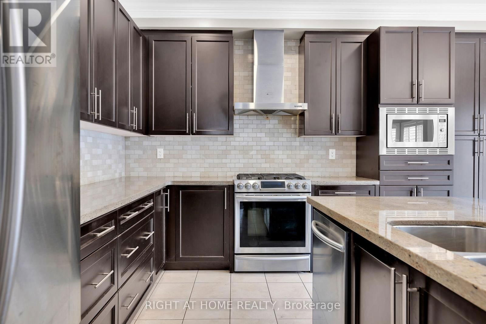 1445 LAURIER AVENUE Image 7