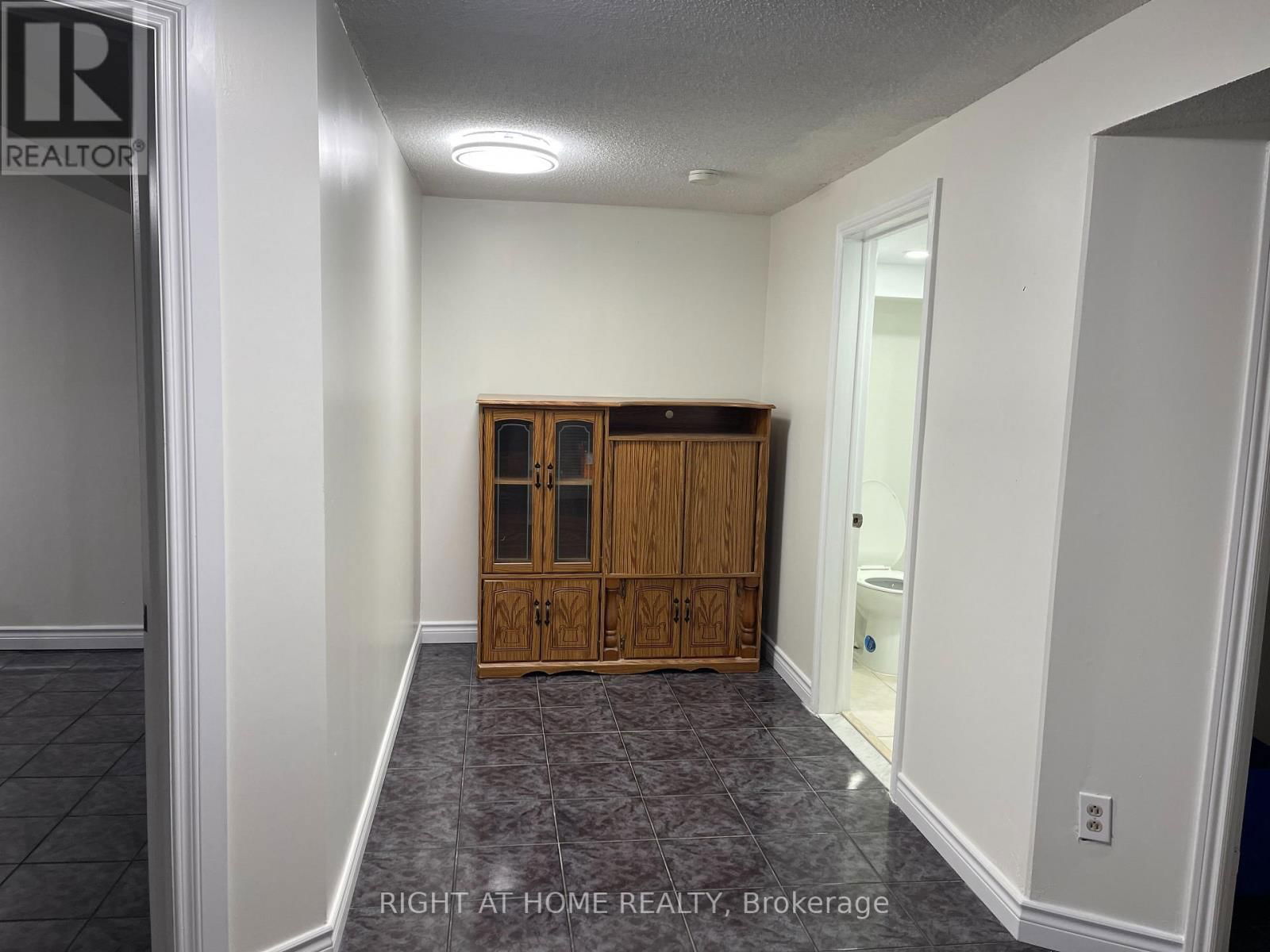 Lower - 4128 DURSLEY CRESCENT Image 10