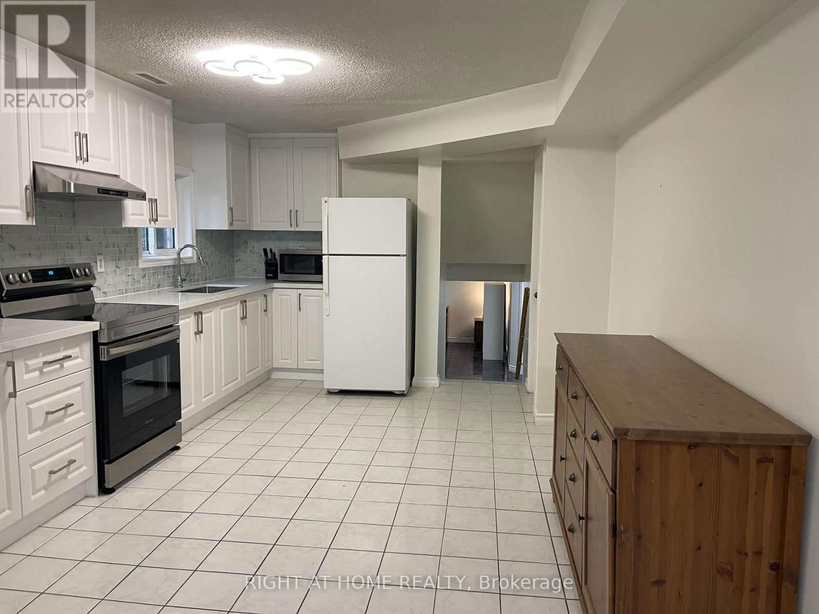 Lower - 4128 DURSLEY CRESCENT Image 4