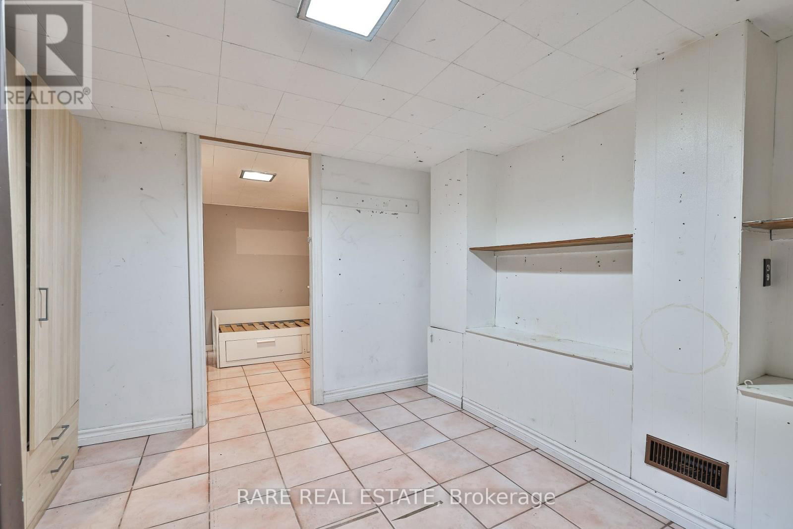 178 ANGELENE STREET Image 15
