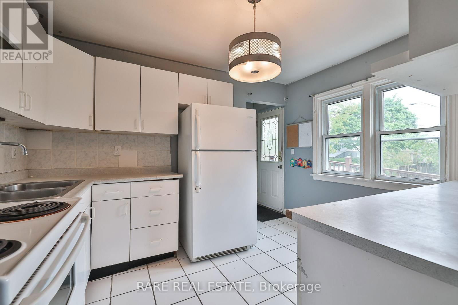 178 ANGELENE STREET Image 2