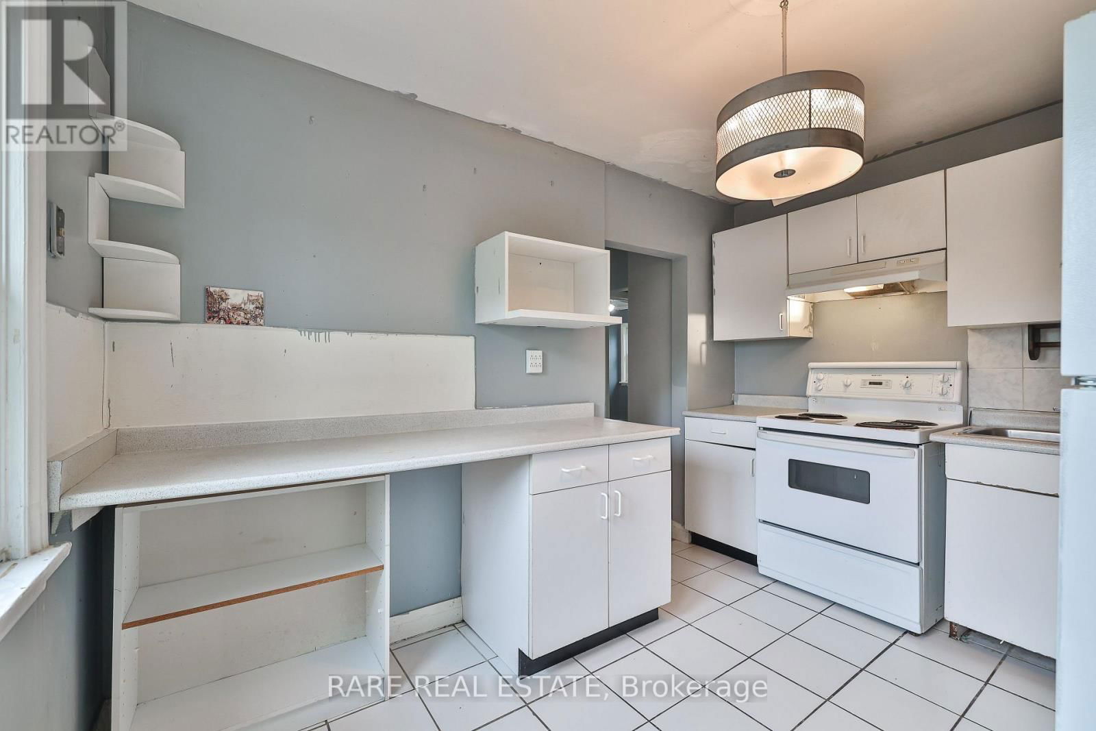 178 ANGELENE STREET Image 3