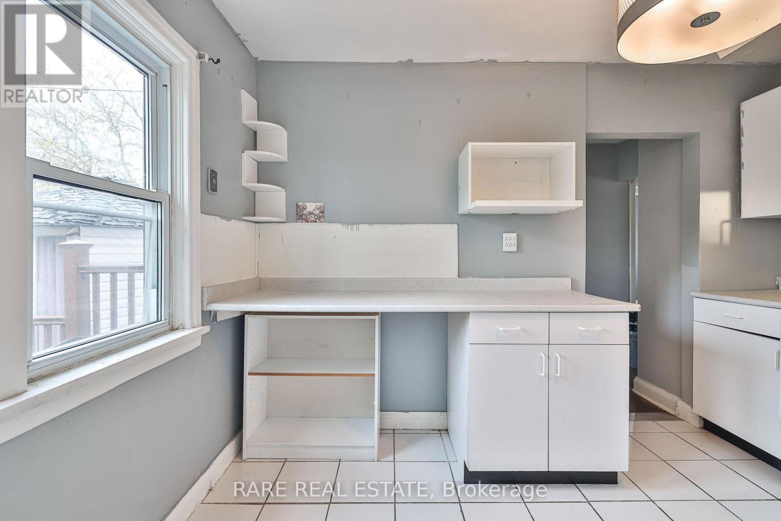 178 ANGELENE STREET Image 5