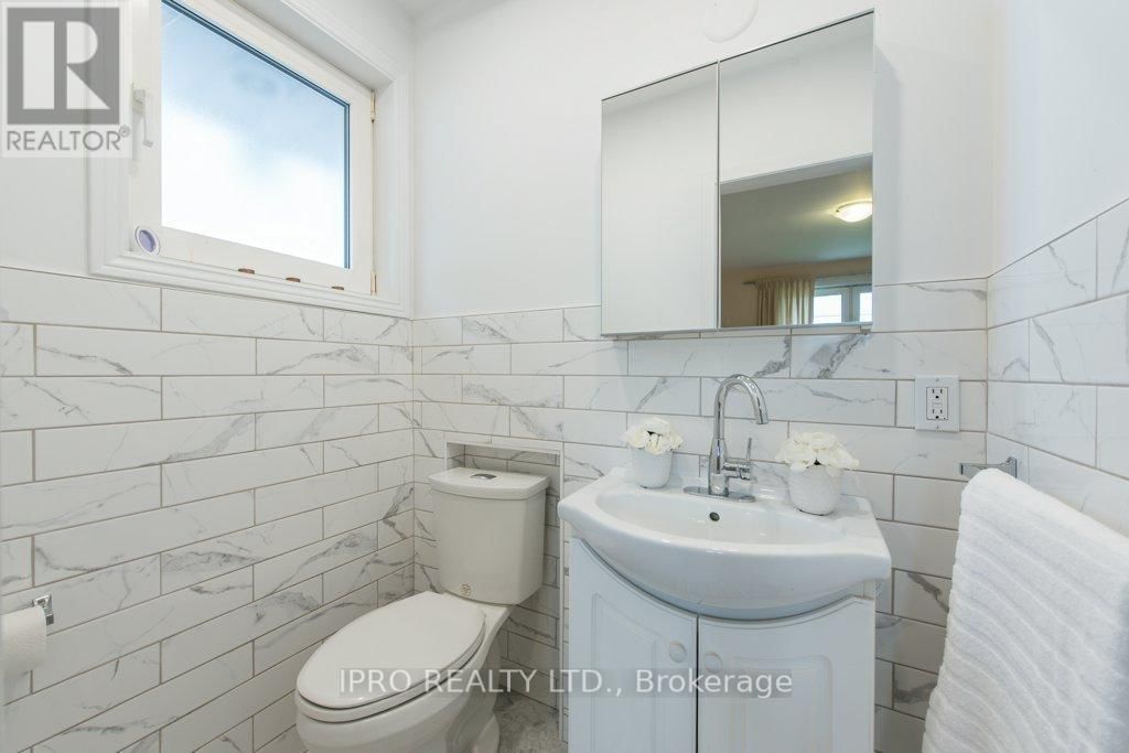 1239 SILVER SPEAR ROAD Image 24