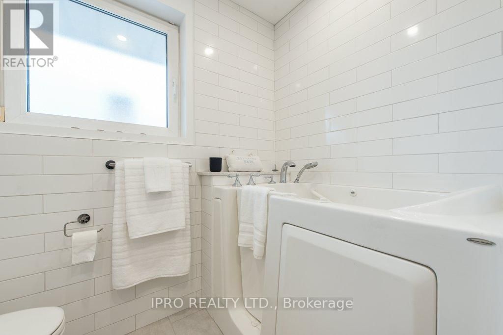 1239 SILVER SPEAR ROAD Image 27