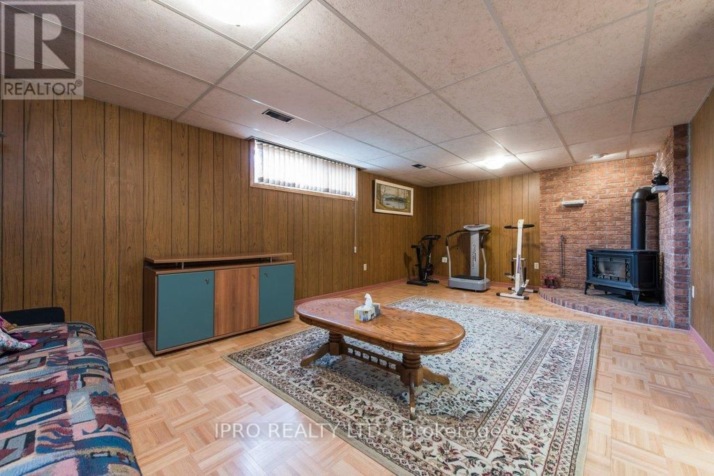 1239 SILVER SPEAR ROAD Image 31