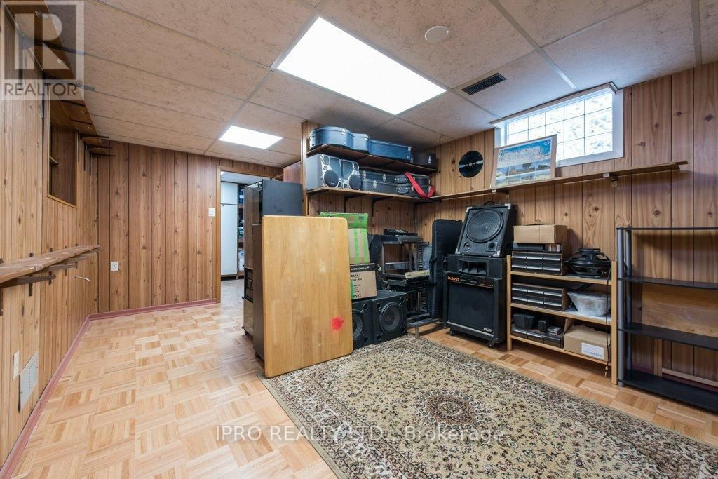 1239 SILVER SPEAR ROAD Image 35