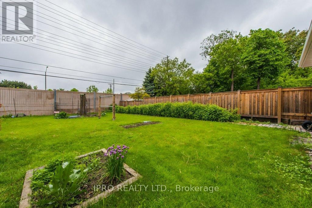 1239 SILVER SPEAR ROAD Image 40