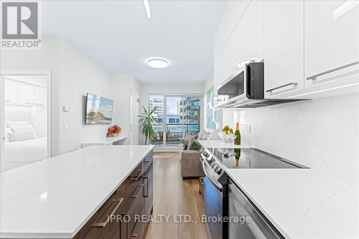 708 - 39 ANNIE CRAIG DRIVE Image 4