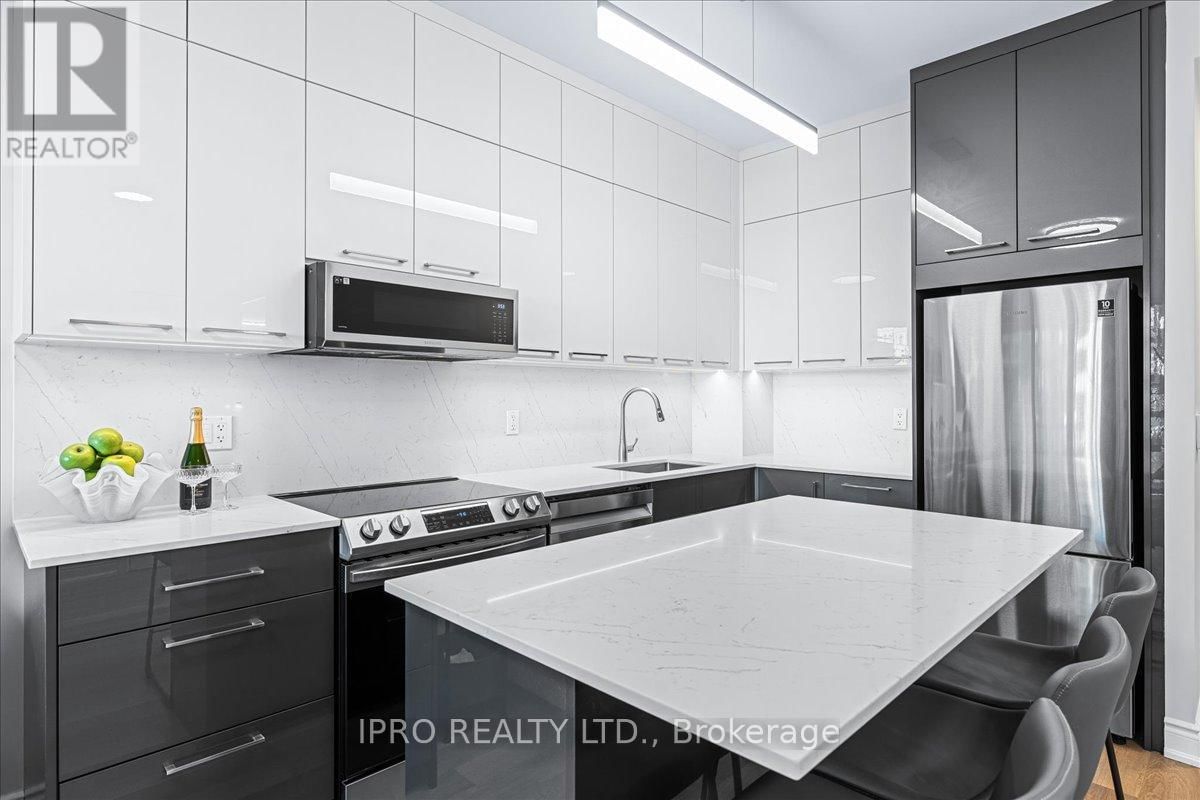 708 - 39 ANNIE CRAIG DRIVE Image 8