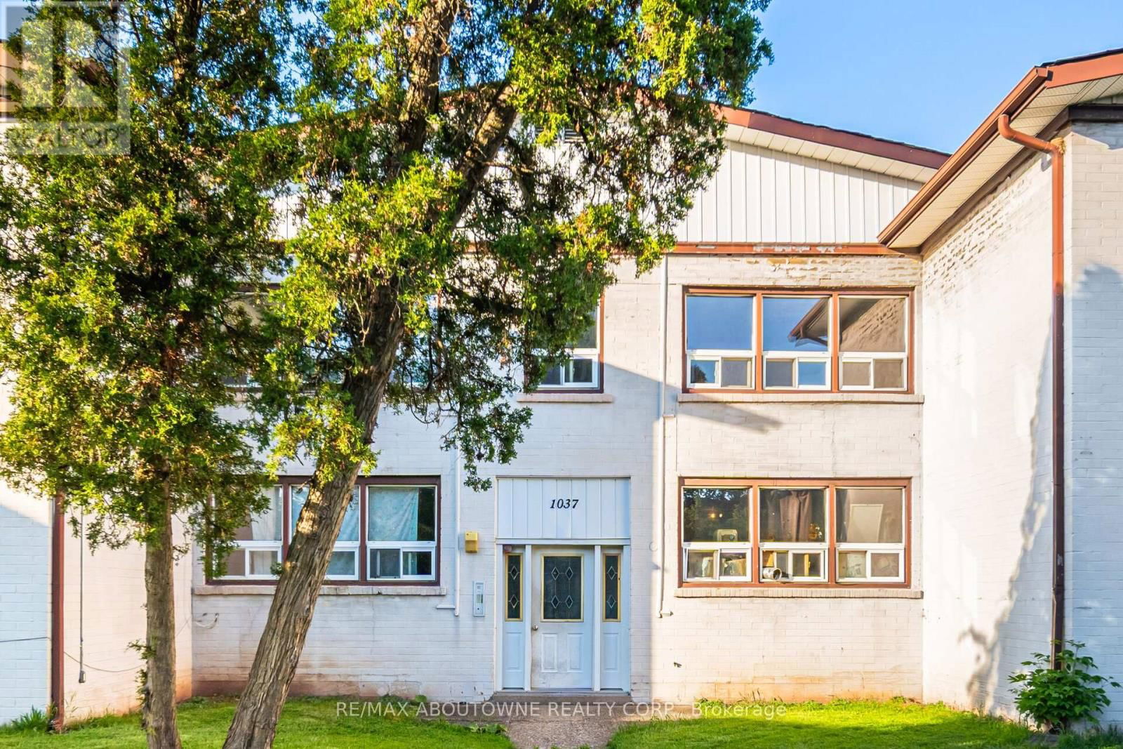 6 - 1037 CHURCHILL AVENUE Image 1