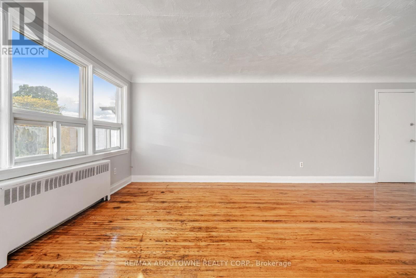 6 - 1037 CHURCHILL AVENUE Image 12
