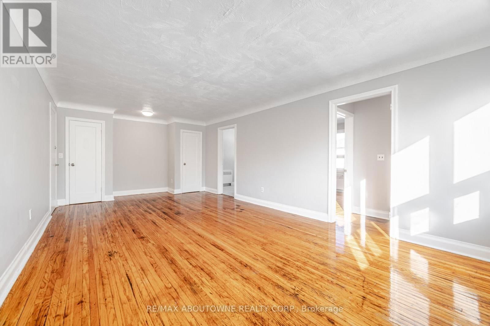 6 - 1037 CHURCHILL AVENUE Image 13