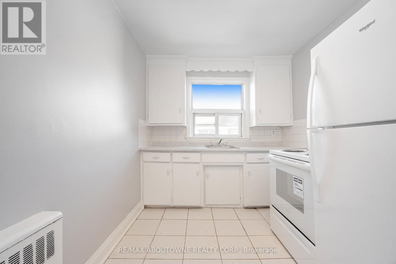 6 - 1037 CHURCHILL AVENUE Image 14