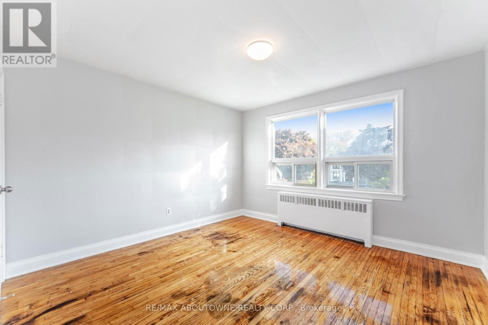 6 - 1037 CHURCHILL AVENUE Image 17
