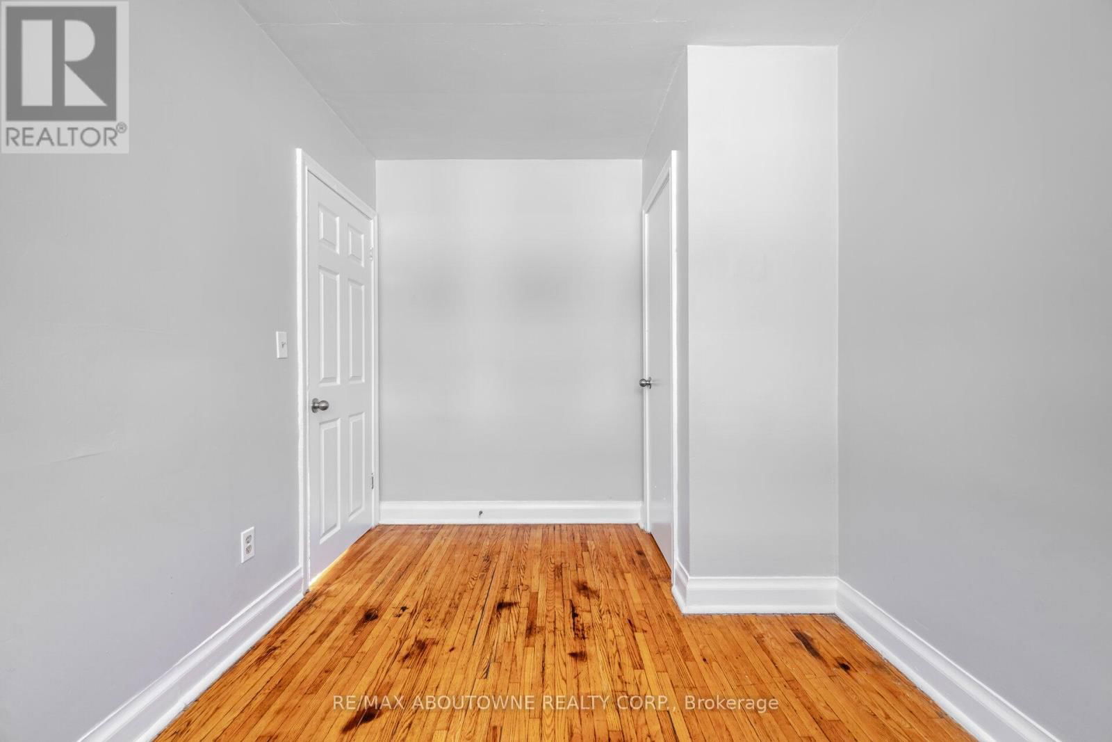 6 - 1037 CHURCHILL AVENUE Image 21