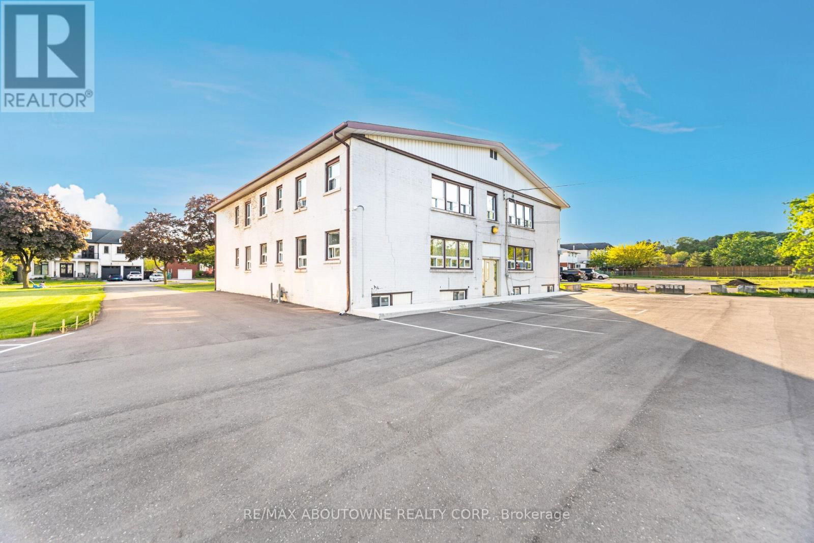 6 - 1037 CHURCHILL AVENUE Image 23