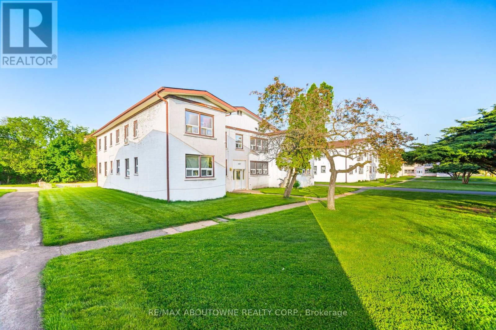 6 - 1037 CHURCHILL AVENUE Image 4