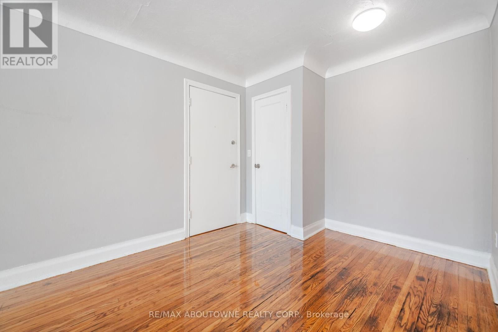 6 - 1037 CHURCHILL AVENUE Image 7