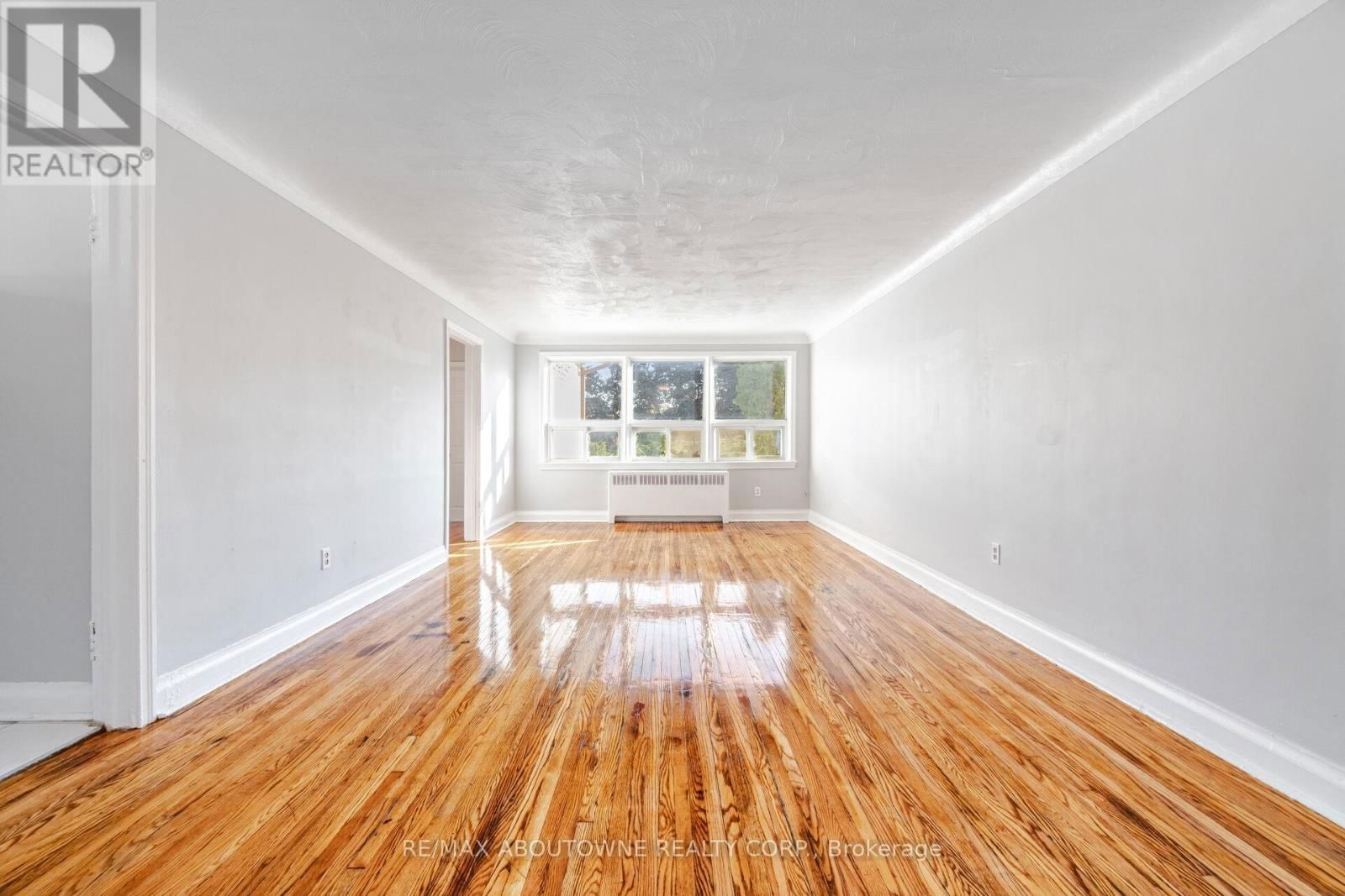 6 - 1037 CHURCHILL AVENUE Image 8