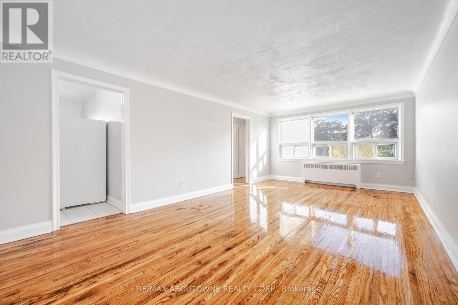 6 - 1037 CHURCHILL AVENUE Image 9